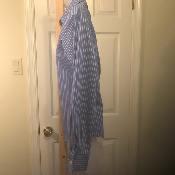 Foxcroft - Woman’s tailored pinstripes shirt, Size: 4P - Picture 3 of 9